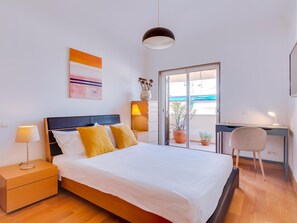 3 bedrooms, iron/ironing board, Internet, bed sheets