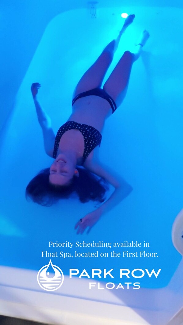 Pool - Historic 2 Bed/2 Bath Downtown Loft w/Park View & Spa Access (Chestertown)