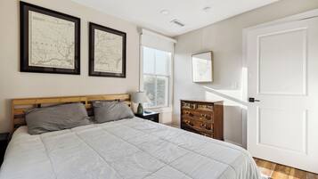 2 slaapkamers, een strijkplank/strijkijzer, gratis wifi, beddengoed