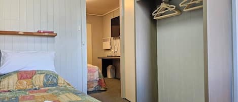 2 bedrooms, bed sheets