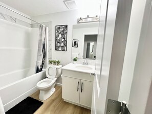 Bidet, toallas, papel de baño