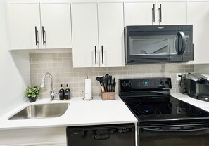 Mikrobølgeovn, ovn, kogeplade, opvaskemaskine