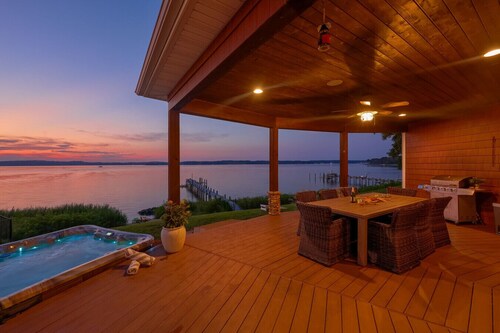 Waterfront Lodge packed with Amenities