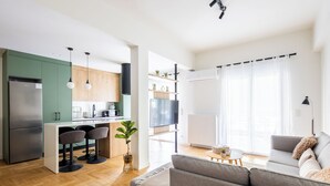 A modern apartment with a kitchen, dining area, and living room. - Mystique 2-Bedroom Apartment in Athens (Athens)