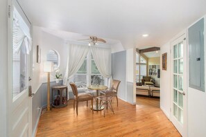 Dining - Luxury Rice University/Med Center large family home for guests, kids and pets! (Houston)