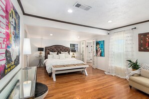 WiFi, bed sheets - Luxury Rice University/Med Center large family home for guests, kids and pets! (Houston)