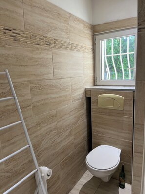 Shower, hair dryer, towels, soap - Just like home (Marignane)