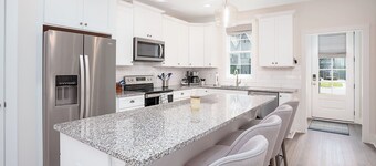 Luxury Gameday Townhome at Auburn Airport 4 bedroom/3 1/2 bath