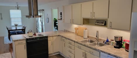 Fridge, oven, stovetop, dishwasher