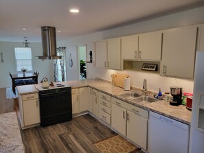 Fridge, oven, stovetop, dishwasher