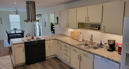 Southern Solace: relaxing 3-bedroom house in Jacksonville NC