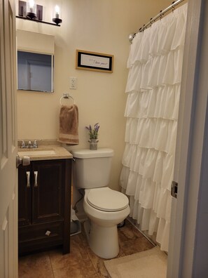 Handtücher, Seife, Shampoo, Toilettenpapier