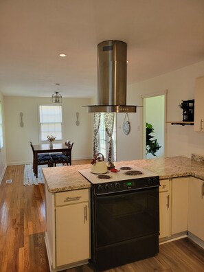 Réfrigérateur, four, plaque de cuisson, lave-vaisselle