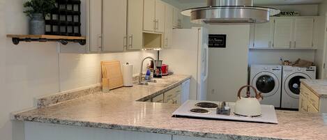 Fridge, oven, stovetop, dishwasher