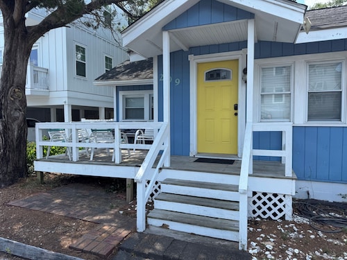 Beach Cottage in Central Carolina Beach Just 3 Blocks to Ocean Paws Welcome!