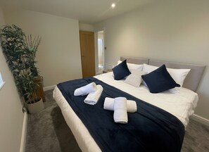 2 Schlafzimmer, Schreibtisch, Bügeleisen/Bügelbrett, kostenloses WLAN