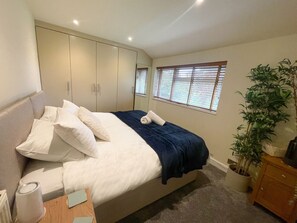 2 Schlafzimmer, Schreibtisch, Bügeleisen/Bügelbrett, kostenloses WLAN