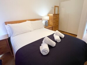 2 bedrooms, desk, iron/ironing board, free WiFi