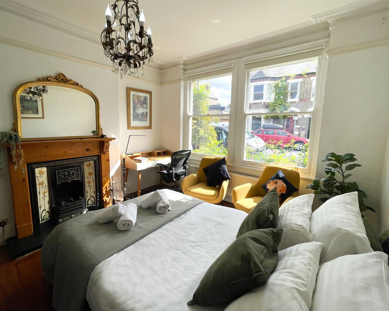 5 bedrooms, desk, iron/ironing board, free WiFi