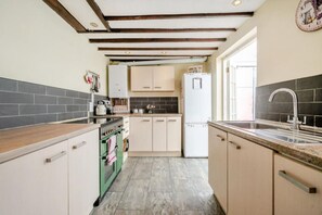 Fridge, stovetop, coffee/tea maker, toaster