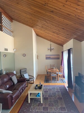 Smart TV - Charming condo on Siesta Key close to the Village & the beach (Sarasota)