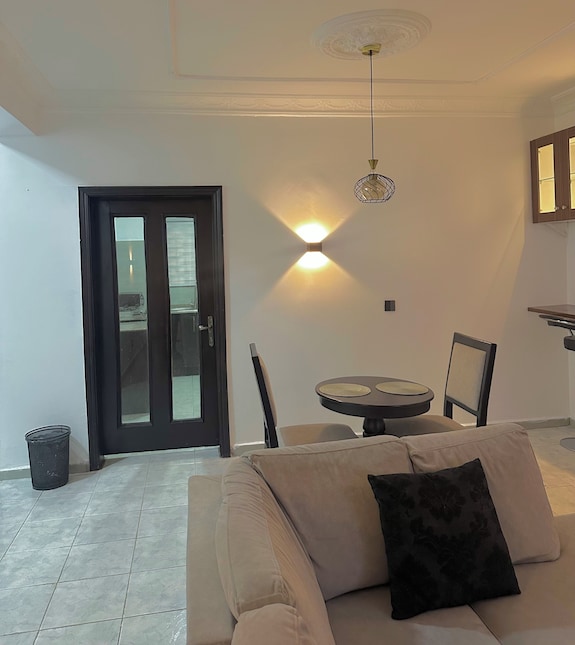 Charming 2-bedroom Apartment With Ac, Wifi In The Heart Of Wuse Ii, Abuja. - Abuja