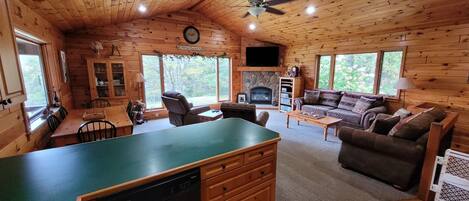 Smart-TV, Kamin, DVD-Player, Musikbibliothek