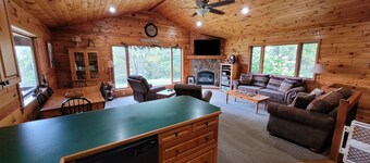 Family Friendly Ellicottville Cabin - Hot Tub & Fireplace Near Skiing and Tubing