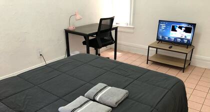 Private 2-bedroom apartment and New York City Manhattan only 15 mins away