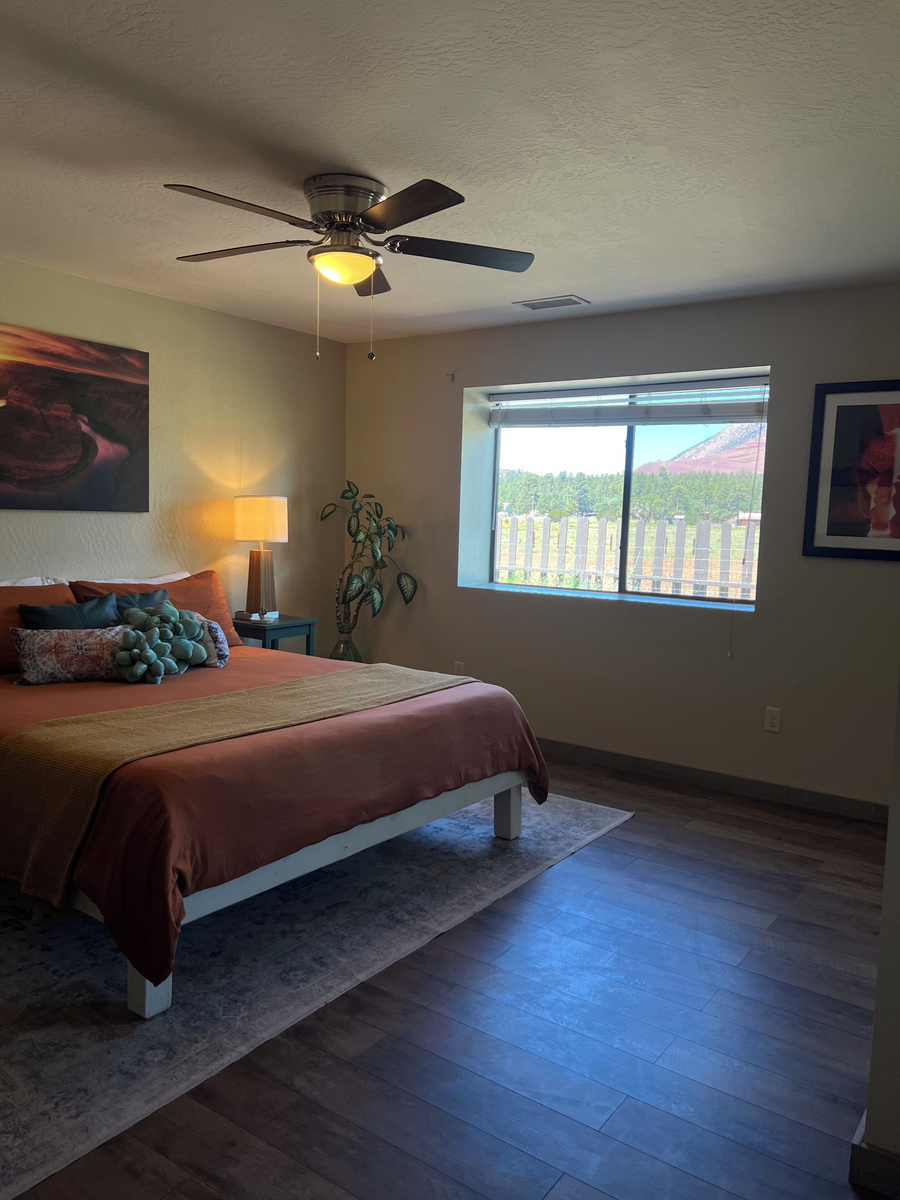 5 chambres, fer et planche à repasser, Wi-Fi, draps fournis