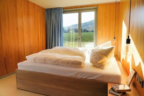 4 bedrooms, desk, iron/ironing board, free WiFi