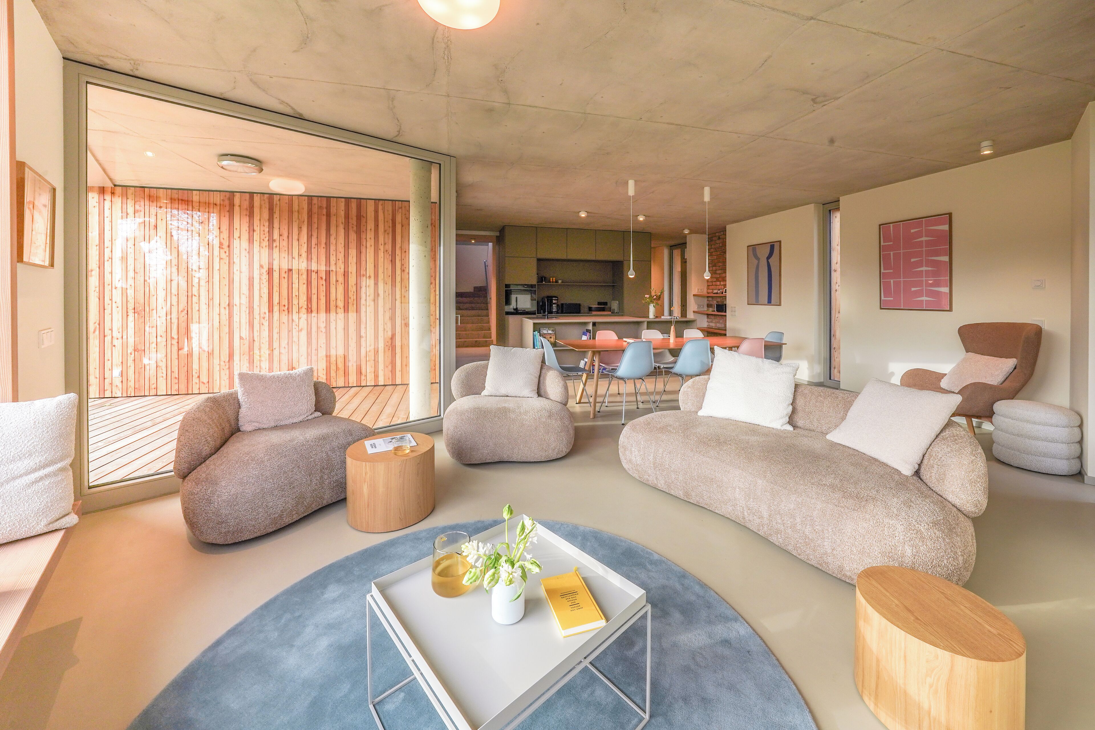 Smart-TV, Kamin, Bücher