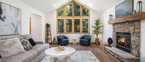 Smart-TV, peis, videospill og fotballspill