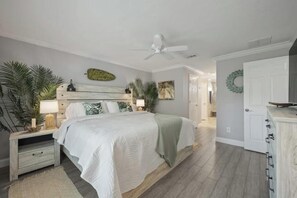 2 chambres, bureau, fer et planche à repasser, lit parapluie