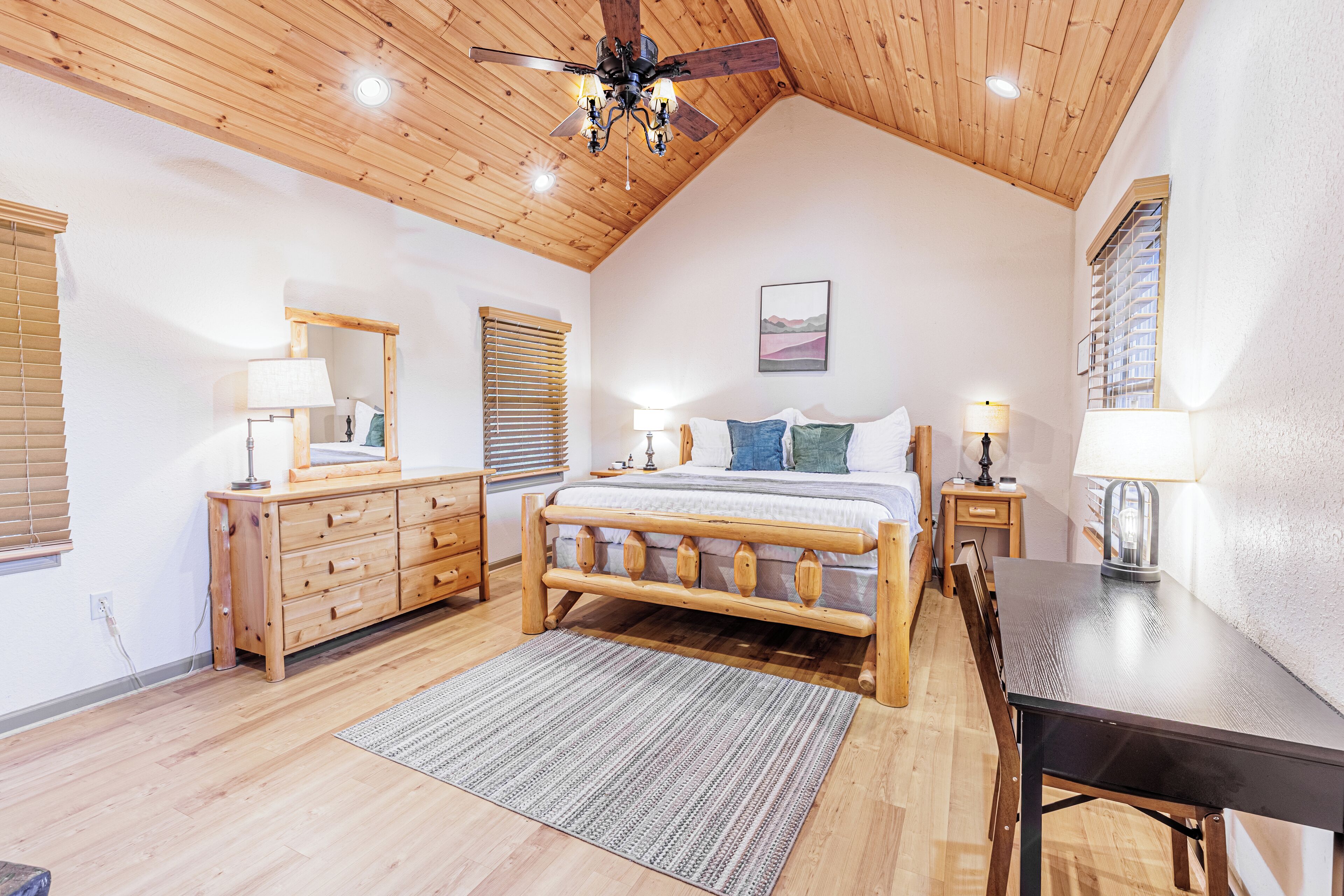 3 habitaciones, tabla de planchar con plancha, wifi y ropa de cama 