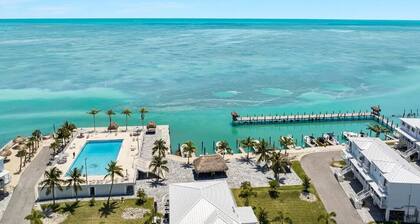 OCEANFRONT community, perfect condo, sleeps 4
