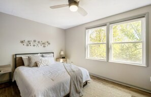 4 bedrooms, iron/ironing board, WiFi, bed sheets