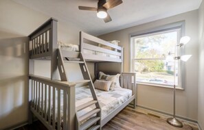 4 Schlafzimmer, Bügeleisen/Bügelbrett, WLAN, Bettwäsche