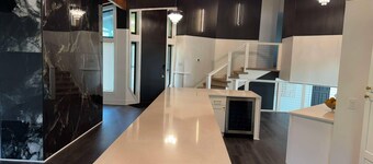 Spacious 5-bedroom house in awesome River Hills with an INDOOR POOL!