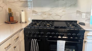 Micro-ondas, fogão, cooktop, lava-louças