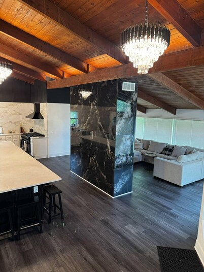 Spacious 5-bedroom house in awesome River Hills with an INDOOR POOL!