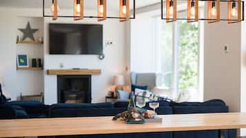 Télévision, cheminée