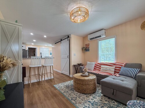 Pearly Peach by the Beach - Peach Side Duplex, 3 Blocks from the Beach!