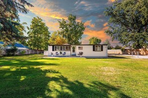 Exterior - A Hidden Gem in Downtown Eagle (Eagle)