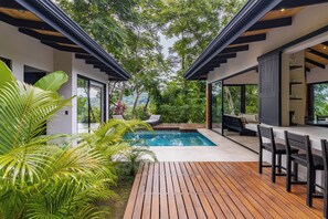 حمّام سباحة خارجي