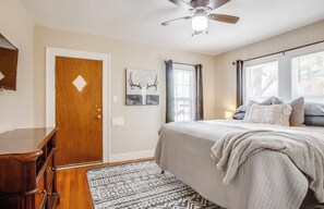 2 bedrooms, desk, iron/ironing board, free WiFi