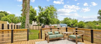 Mid-Century Modern Gem Pet-Friendly 2BR w/ Deck