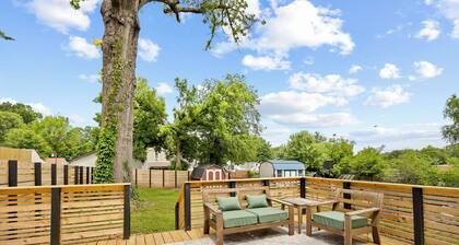 Mid-Century Modern Gem Pet-Friendly 2BR w/ Deck