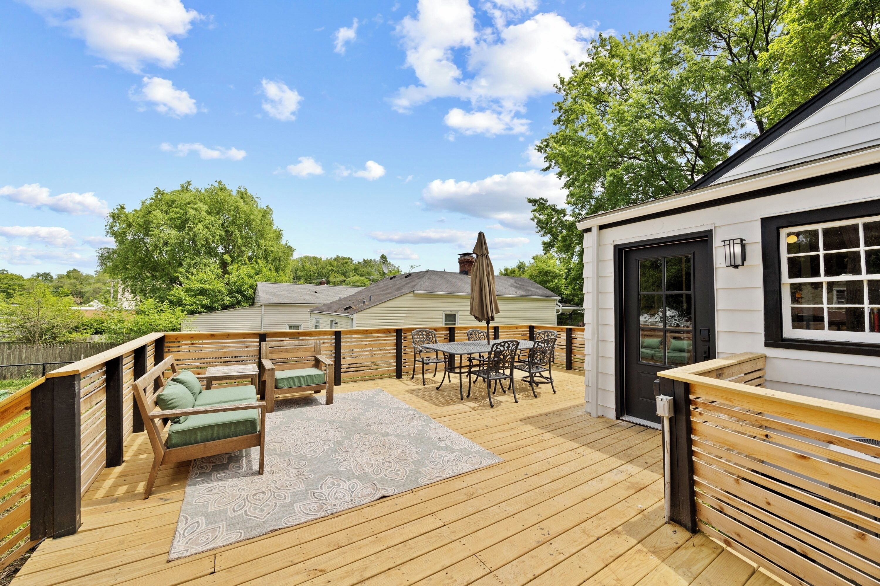 屋外ダイニングエリア