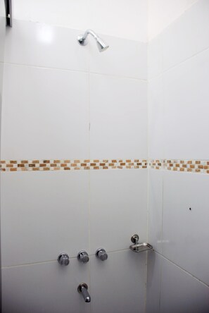 Bathroom - Urbanian Hostel (Asunción)